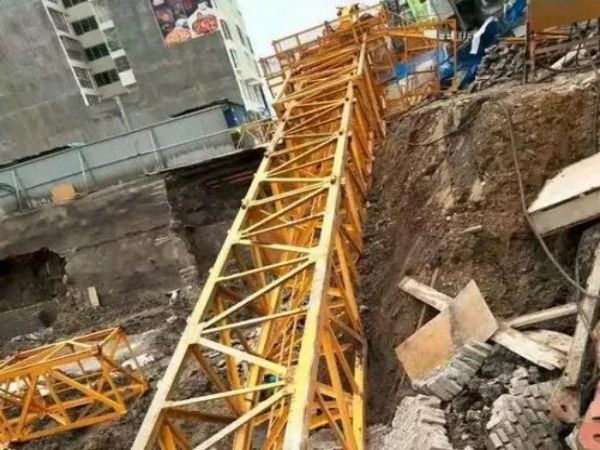 鼎威海开发区吊车租赁电话_远离建筑施工吊车行业相关矛盾